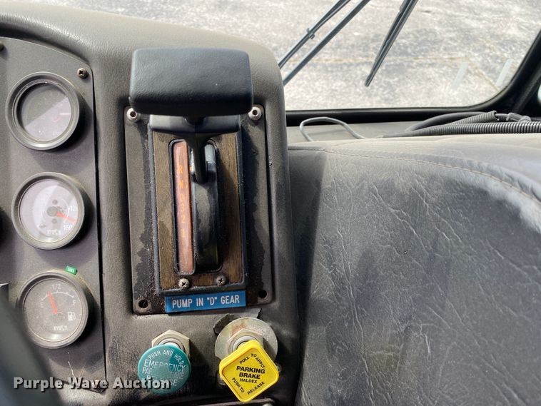 image for item JL9091 1993 HME  pumper fire truck