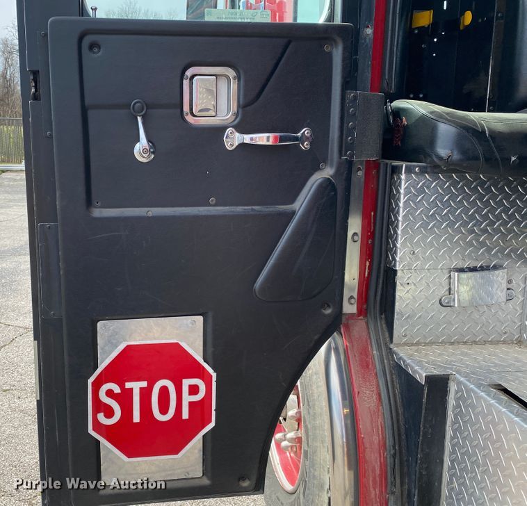 image for item JL9091 1993 HME  pumper fire truck