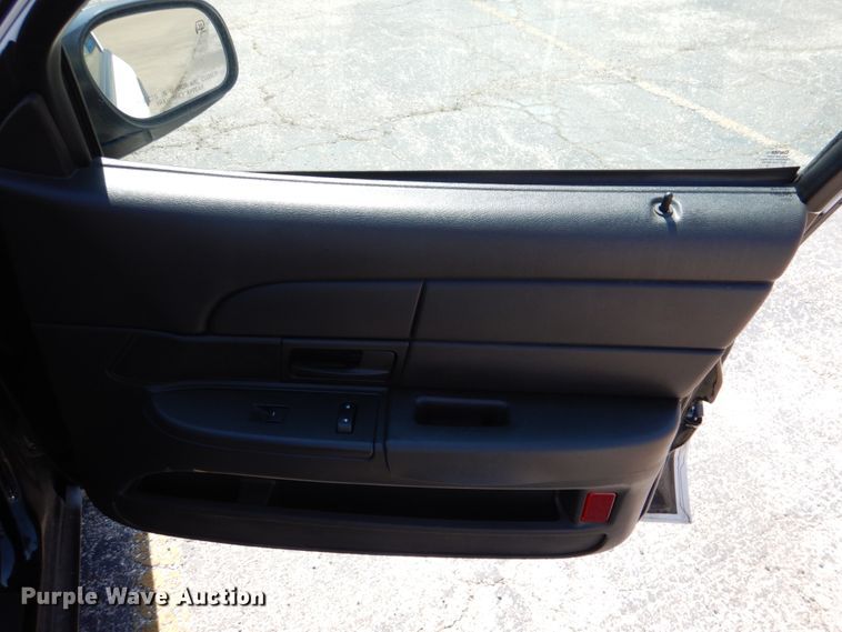 image for item JL9092 2011 Ford Crown Victoria Police Interceptor