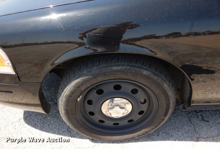 image for item JL9092 2011 Ford Crown Victoria Police Interceptor