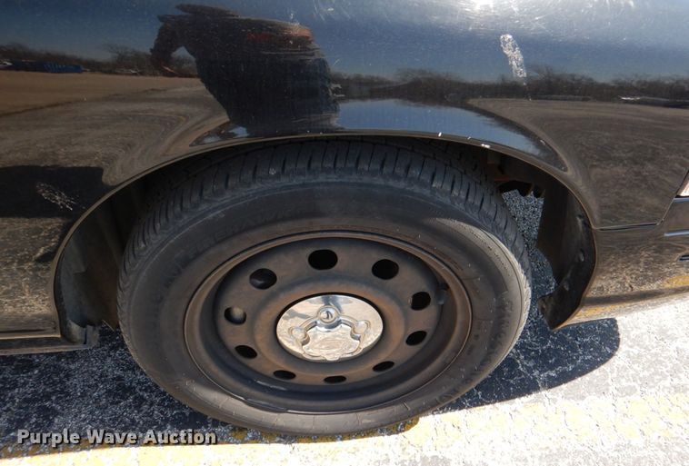 image for item JL9092 2011 Ford Crown Victoria Police Interceptor