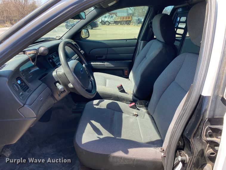 image for item JL9093 2011 Ford Crown Victoria Police Interceptor