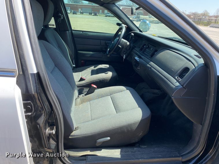 image for item JL9093 2011 Ford Crown Victoria Police Interceptor