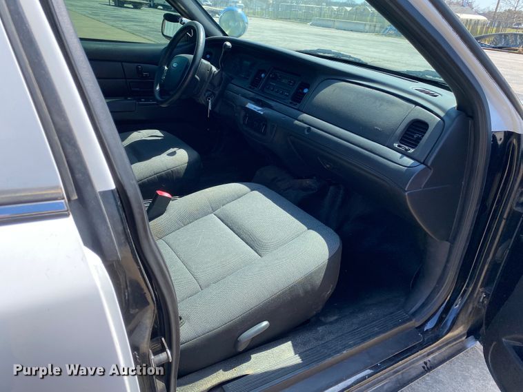 image for item JL9093 2011 Ford Crown Victoria Police Interceptor