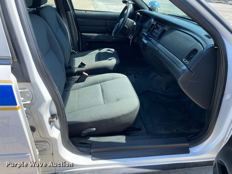 image for item JL9097 2007 Ford Crown Victoria Police Interceptor