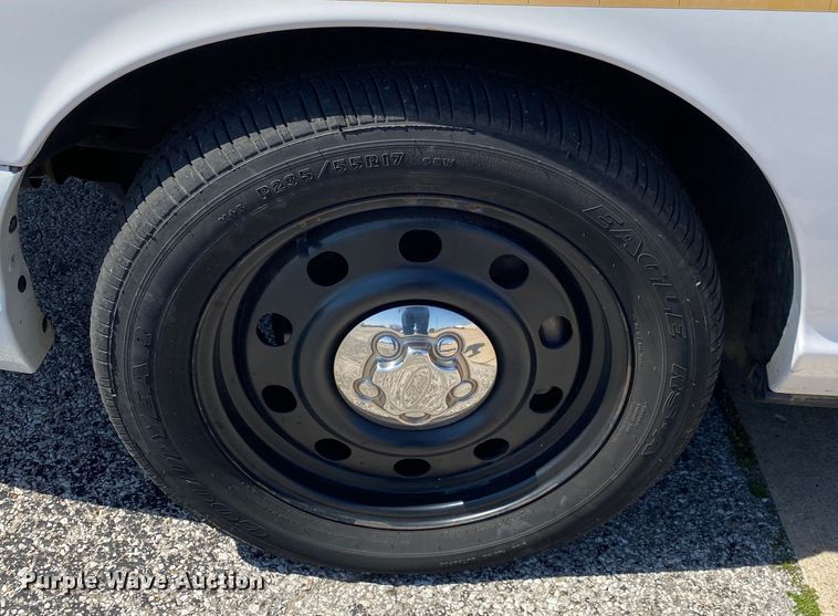 image for item JL9097 2007 Ford Crown Victoria Police Interceptor