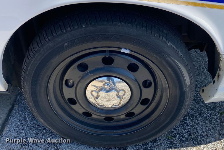 image for item JL9097 2007 Ford Crown Victoria Police Interceptor