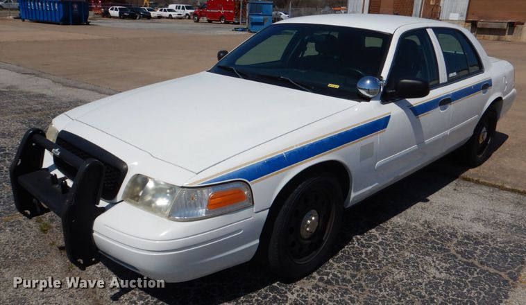 image for item JL9098 2007 Ford Crown Victoria Police Interceptor