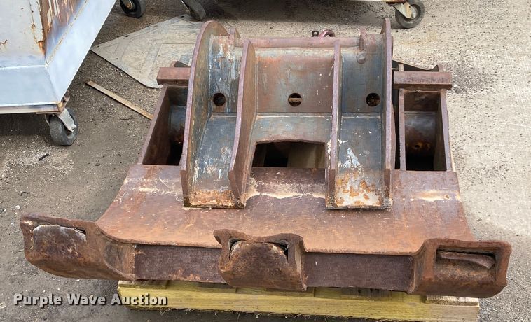 image for item JL9099 2003 Gradall XL3100  wheeled excavator