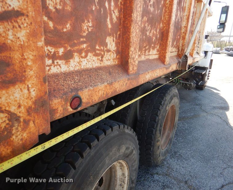 image for item JL9101 2011 International 7400  dump truck