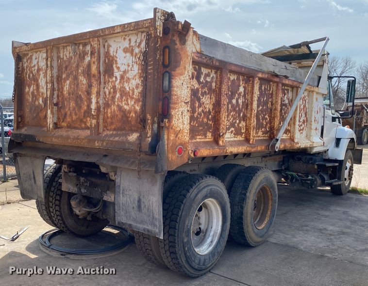 image for item JL9102 2011 International 7400  dump truck