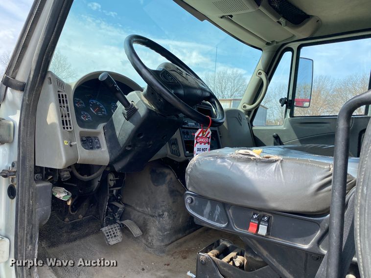 image for item JL9102 2011 International 7400  dump truck