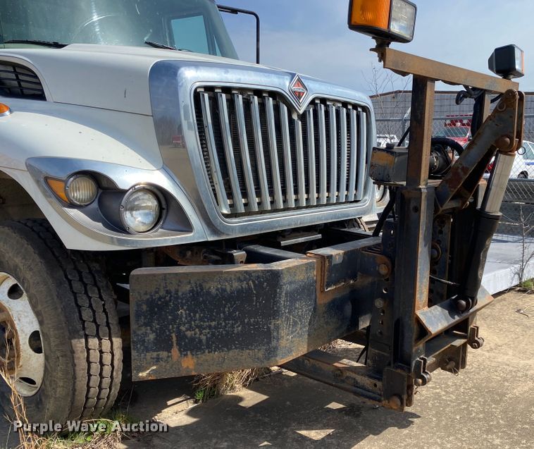 image for item JL9102 2011 International 7400  dump truck
