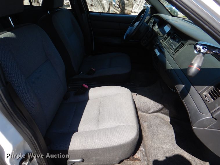 image for item JL9107 2006 Ford Crown Victoria Police Interceptor
