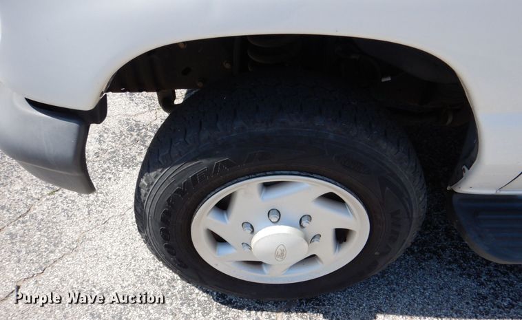 image for item JL9115 2007 Ford E150  van