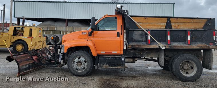 image for item JL9693 2008 GMC C7C042  dump truck
