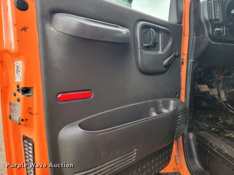 image for item JL9693 2008 GMC C7C042  dump truck