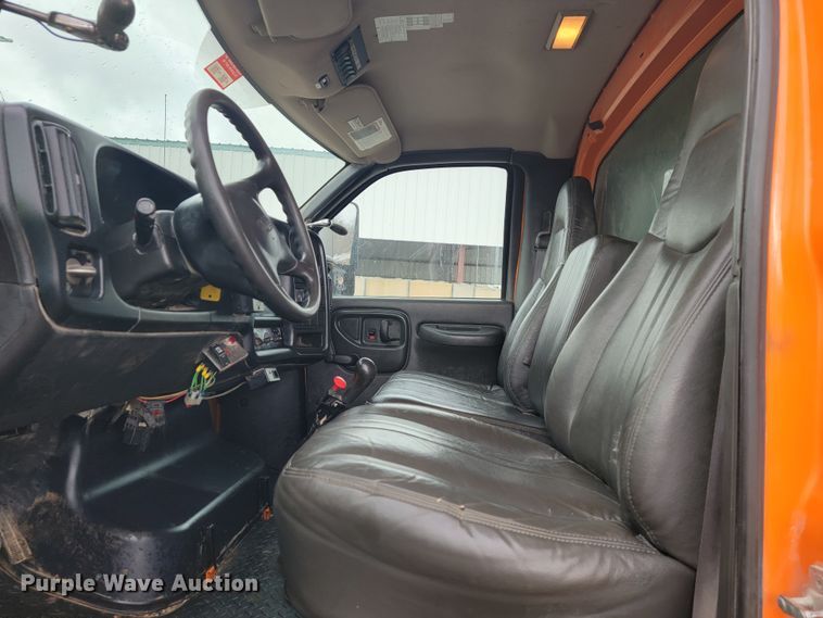 image for item JL9693 2008 GMC C7C042  dump truck