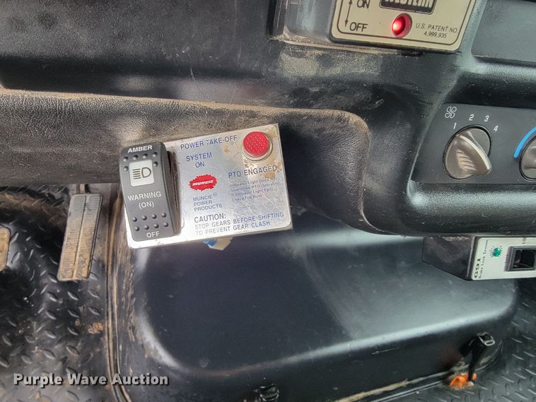 image for item JL9693 2008 GMC C7C042  dump truck