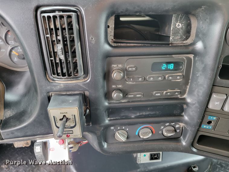 image for item JL9693 2008 GMC C7C042  dump truck