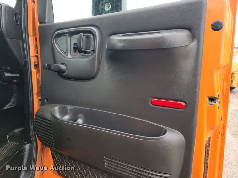 image for item JL9693 2008 GMC C7C042  dump truck