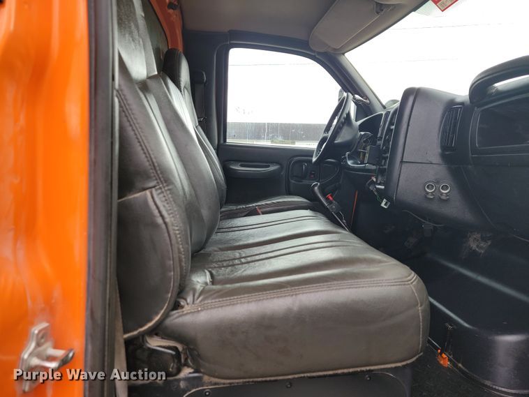 image for item JL9693 2008 GMC C7C042  dump truck