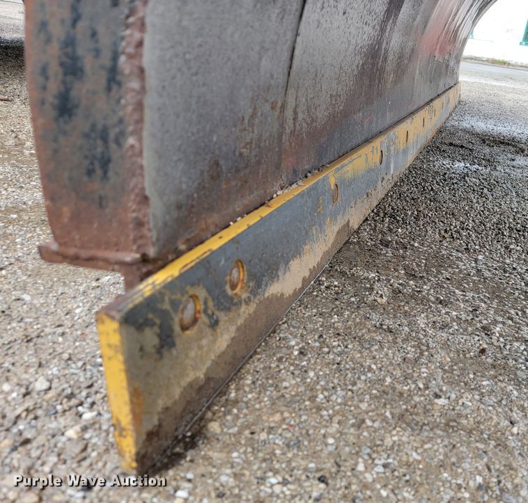 image for item JL9693 2008 GMC C7C042  dump truck