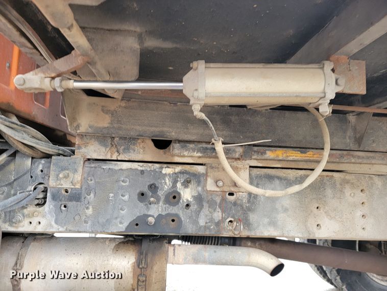 image for item JL9693 2008 GMC C7C042  dump truck