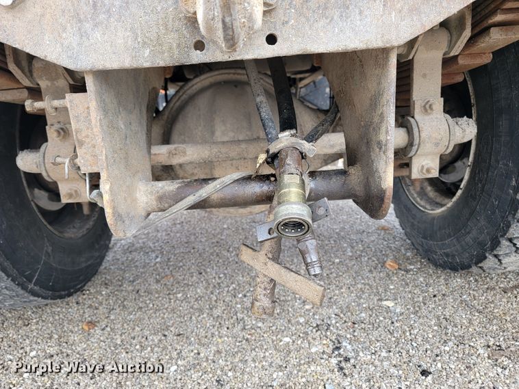 image for item JL9693 2008 GMC C7C042  dump truck