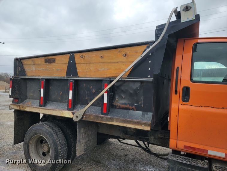 image for item JL9693 2008 GMC C7C042  dump truck