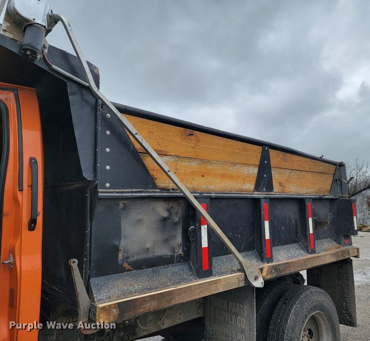 image for item JL9693 2008 GMC C7C042  dump truck