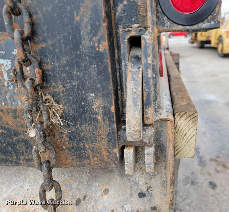 image for item JL9693 2008 GMC C7C042  dump truck