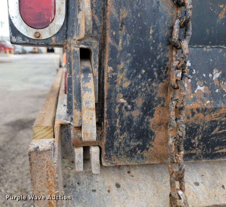 image for item JL9693 2008 GMC C7C042  dump truck