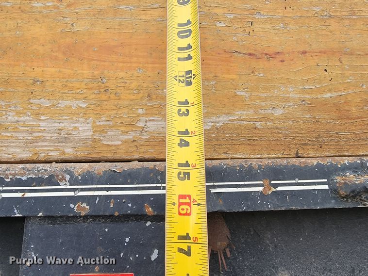 image for item JL9693 2008 GMC C7C042  dump truck