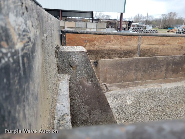 image for item JL9693 2008 GMC C7C042  dump truck