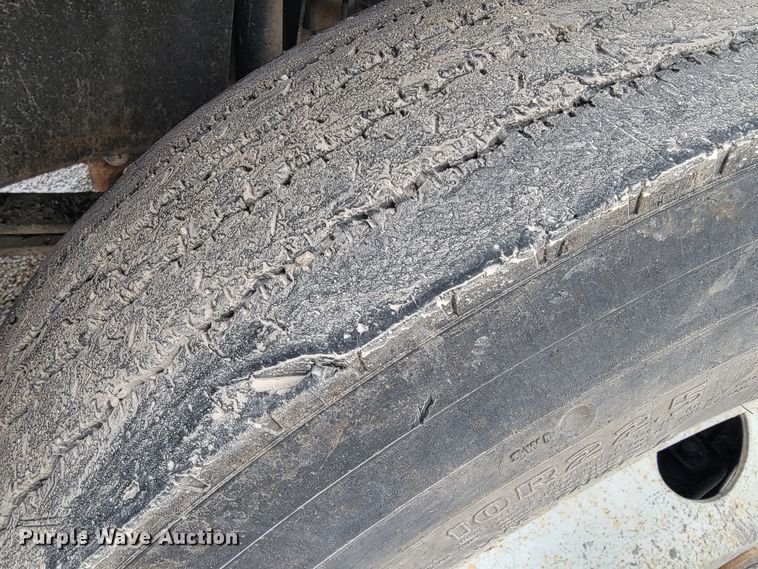 image for item JL9693 2008 GMC C7C042  dump truck