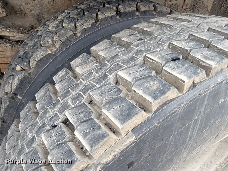 image for item JL9693 2008 GMC C7C042  dump truck