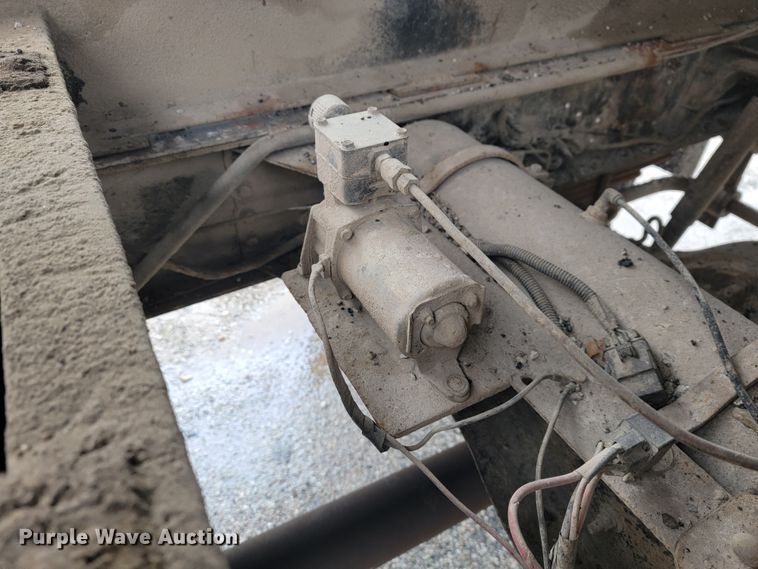 image for item JL9693 2008 GMC C7C042  dump truck