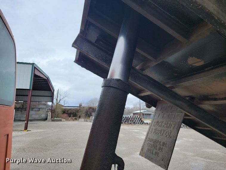 image for item JL9693 2008 GMC C7C042  dump truck