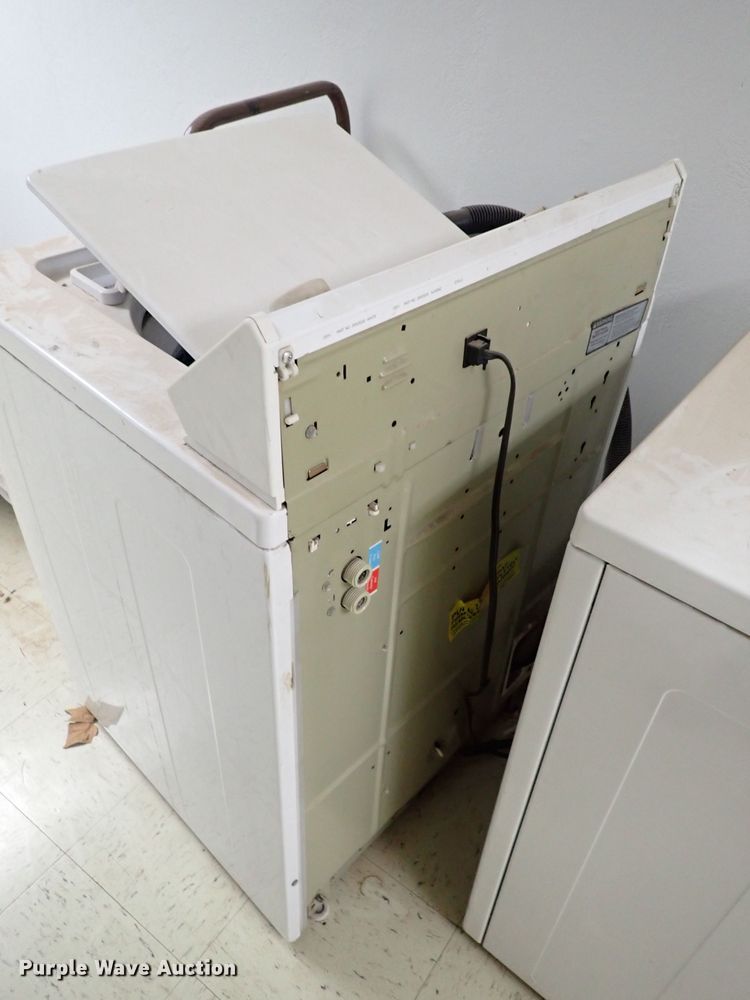 image for item JO9580 Appliances and exercise equipment