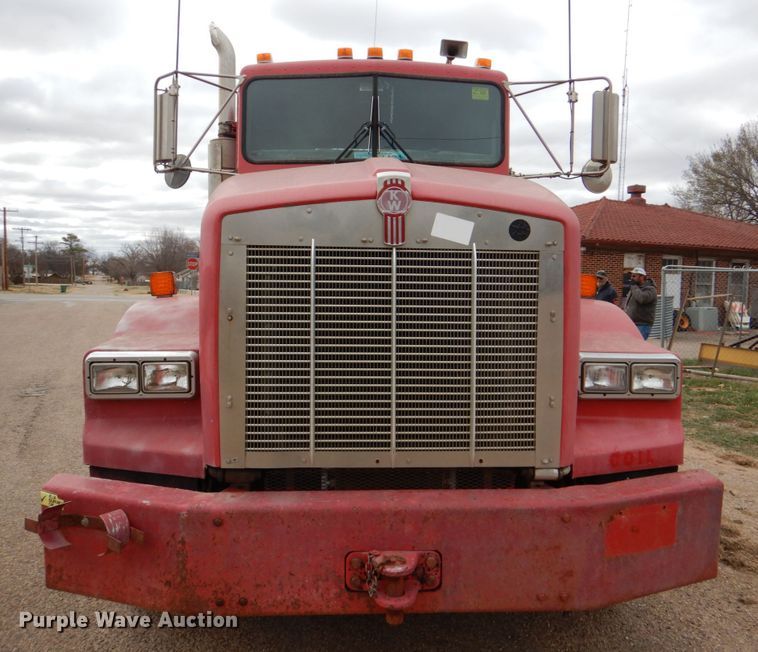 image for item JS9583 2006 Kenworth T800  semi truck