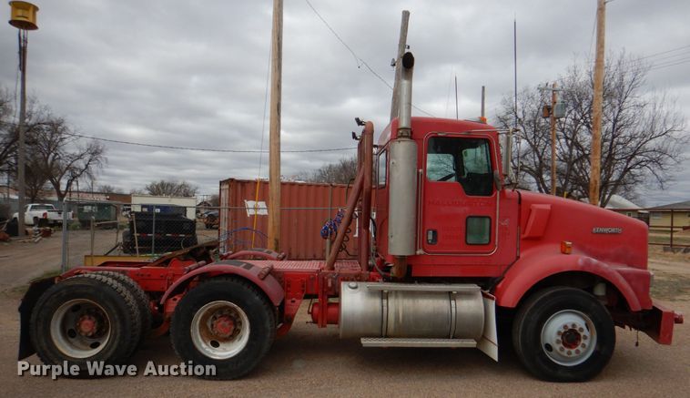 image for item JS9583 2006 Kenworth T800  semi truck