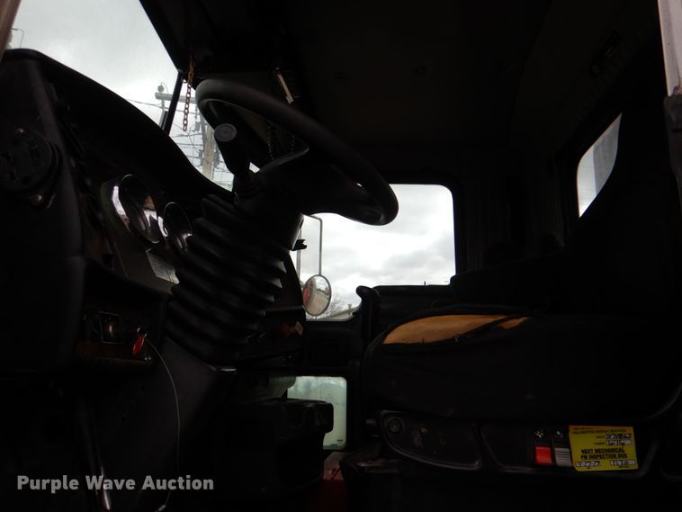 image for item JS9583 2006 Kenworth T800  semi truck