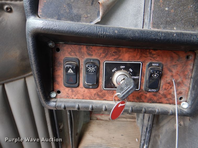 image for item JS9583 2006 Kenworth T800  semi truck