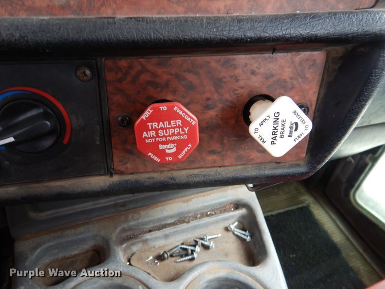 image for item JS9583 2006 Kenworth T800  semi truck