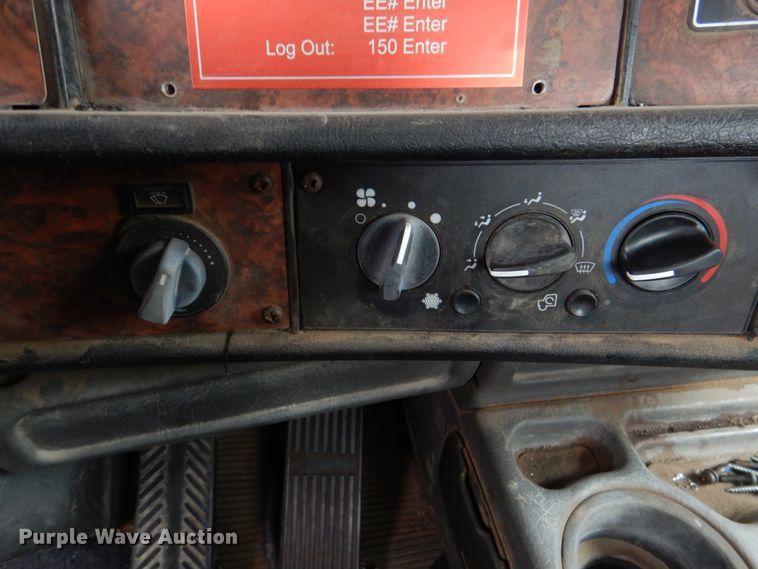 image for item JS9583 2006 Kenworth T800  semi truck