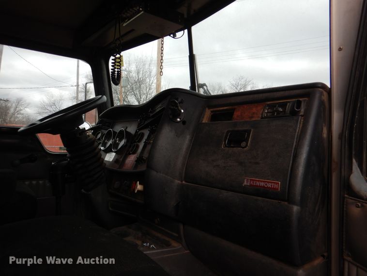 image for item JS9583 2006 Kenworth T800  semi truck