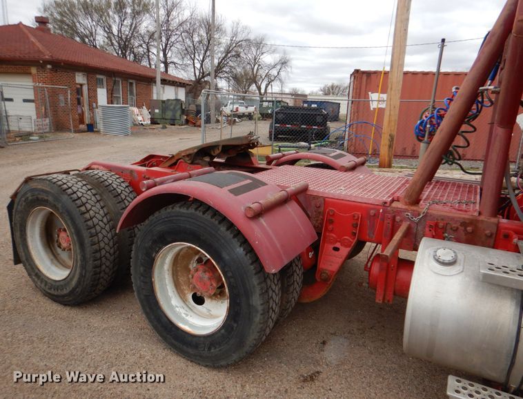 image for item JS9583 2006 Kenworth T800  semi truck