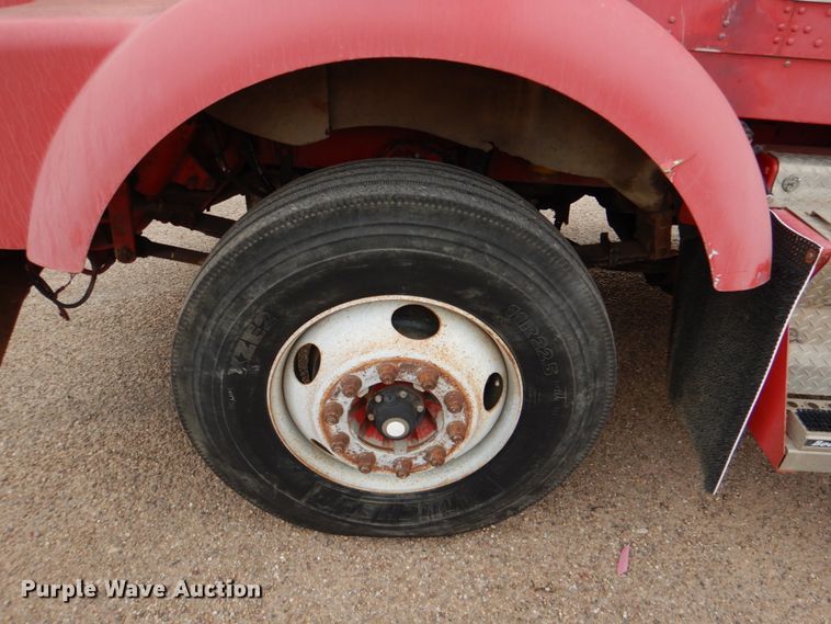 image for item JS9583 2006 Kenworth T800  semi truck