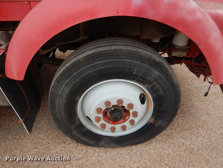 image for item JS9583 2006 Kenworth T800  semi truck